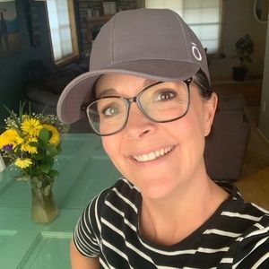 DōTERRA ponytail Hat- new in package- lilac color